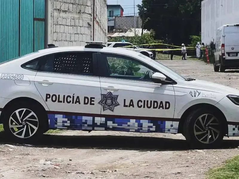 Abandonan cuerpo amarrado a un “diablito” y en un costal cerca del Mercado Morelos, Puebla