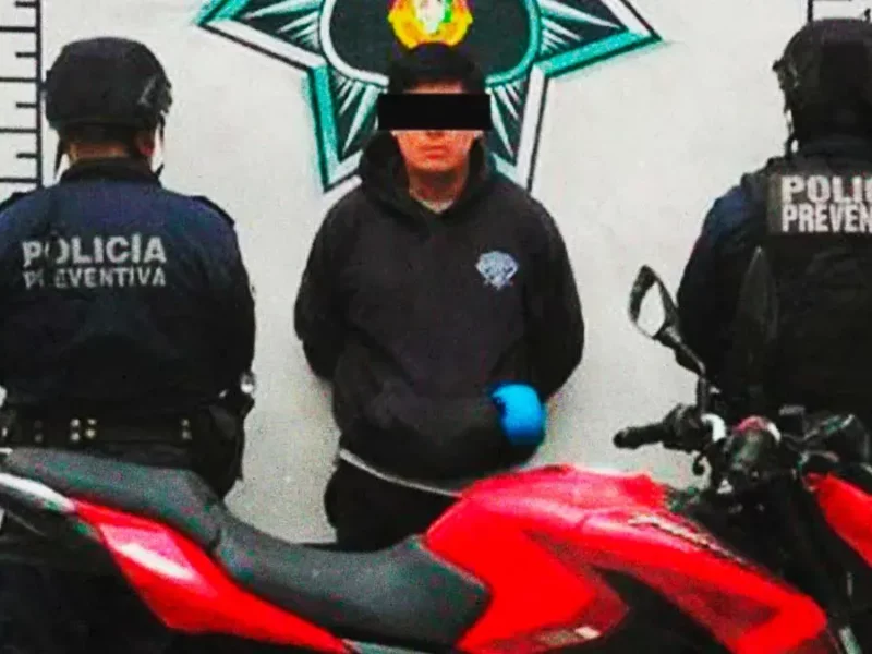 Policías municipales de Atlixco detienen a hombre que robo una motocicleta