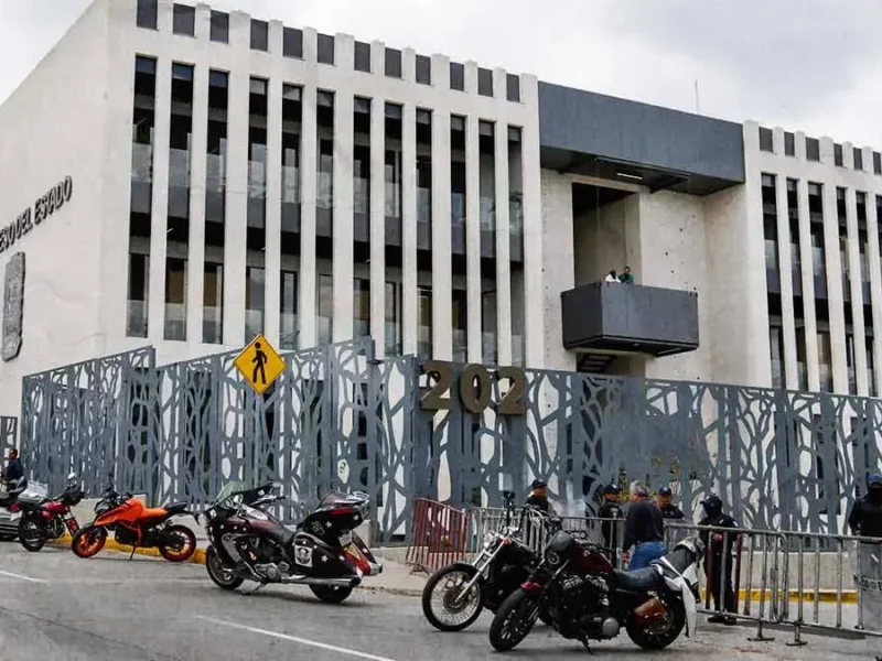 Congreso de Puebla prepara iniciativa para castigar a conductores que modifiquen sus placas 