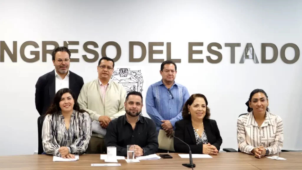 Avalan en Comisión del Congreso reformas para suprimir edad máxima para ocupar Dirección del CECyTE