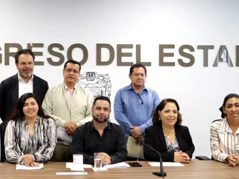 Avalan en Comisión del Congreso reformas para suprimir edad máxima para ocupar Dirección del CECyTE