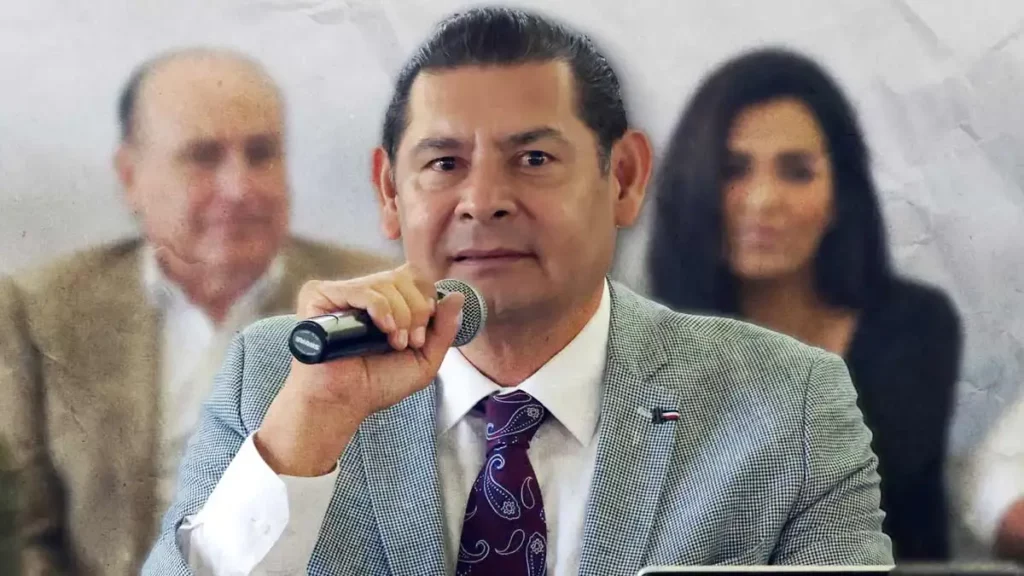 Alejandro Armenta reprocha modificación de Ley Chaleco y pide a motociclistas ser responsables