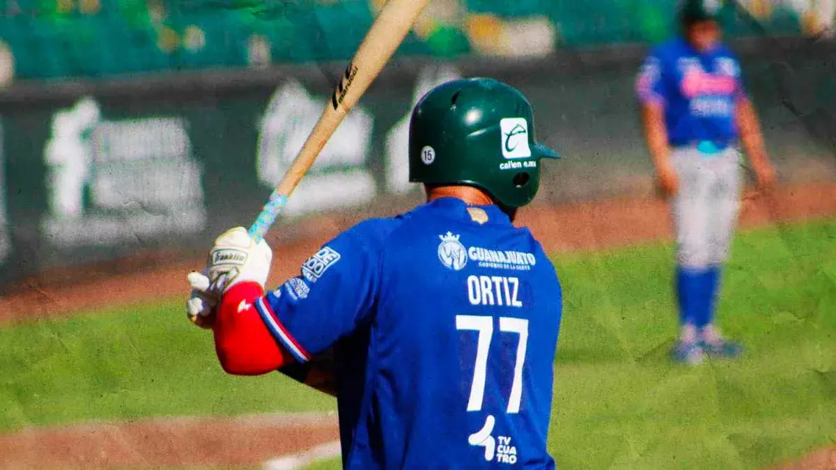 Danny Ortíz pega doble jonrón y logra un récord con Bravos de León en LMB