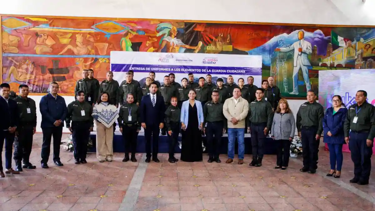 Entrega de uniformes a elementos de la Guardia Ciudadana de San Andrés Cholula