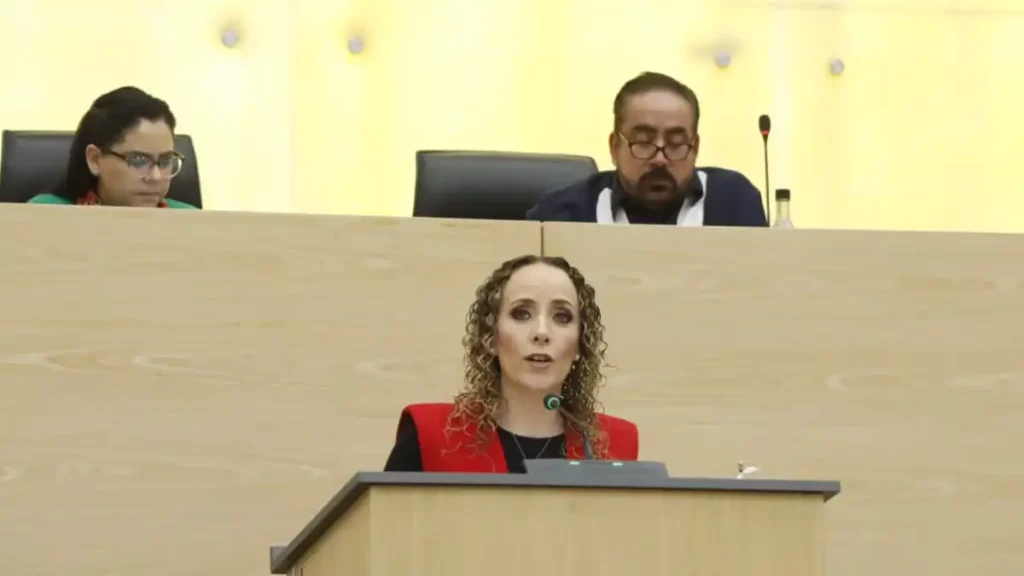 Impulsan en el Congreso iniciativa para proteger abejas y evitar riesgos en zonas urbanas