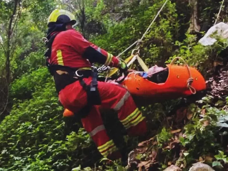 Hombre saltó a una barranca de Bosques de Santa Anita para evitar ser anexado 