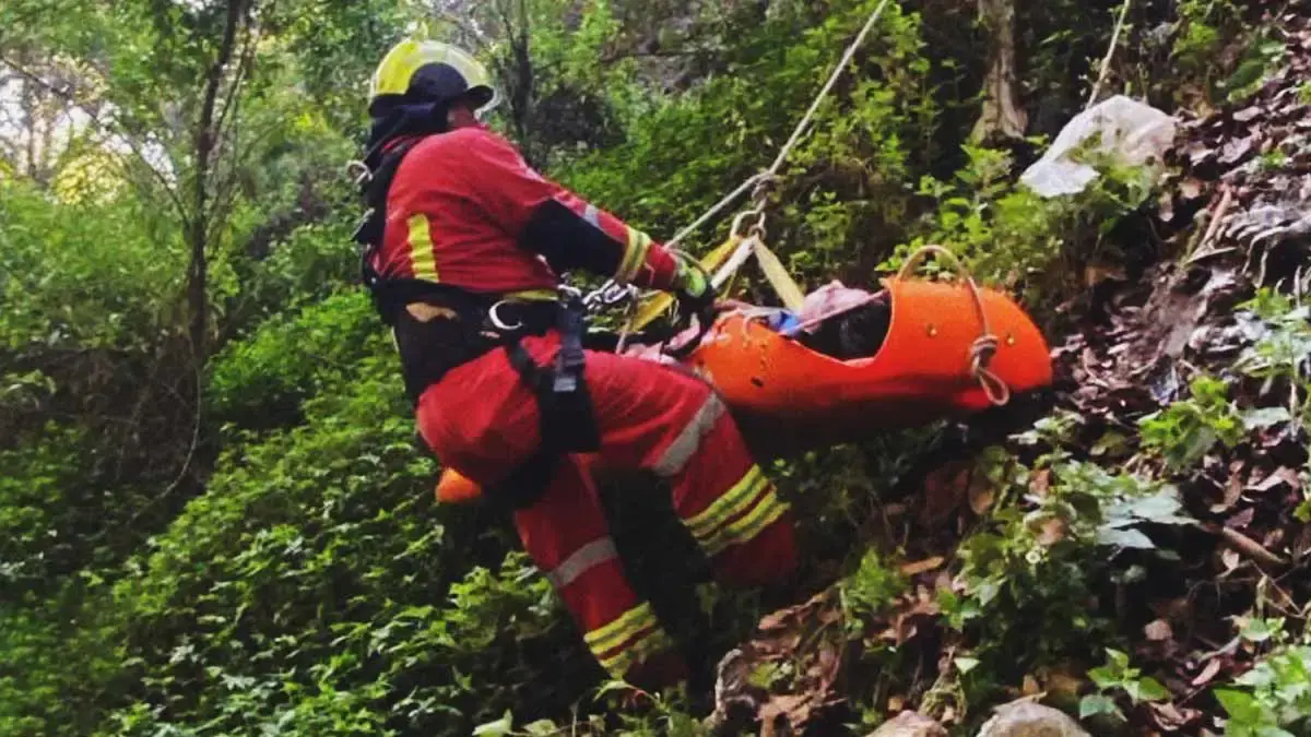Hombre saltó a una barranca de Bosques de Santa Anita para evitar ser anexado 