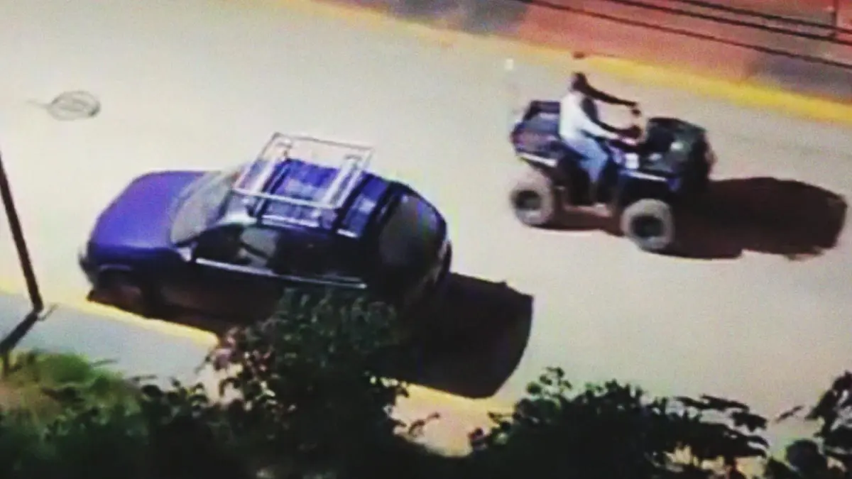 Mujer apuñala a policía para robar cuatrimoto oficial en Tetela de Ocampo
