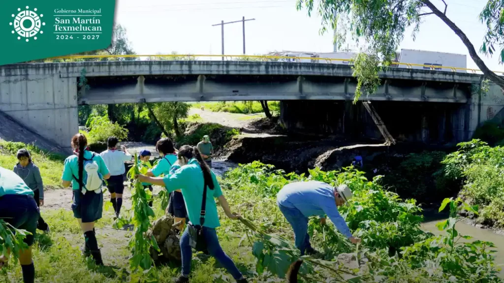 Gobierno de Texmelucan realiza faena comunitaria en el Río Atoyac