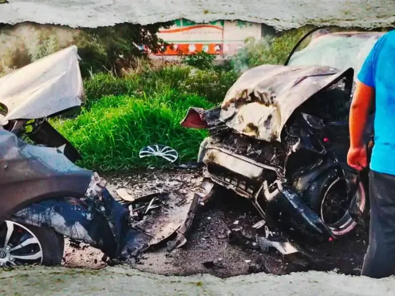 Choque frontal causó la muerte de dos personas y dos heridos en Tecamachalco, Puebla