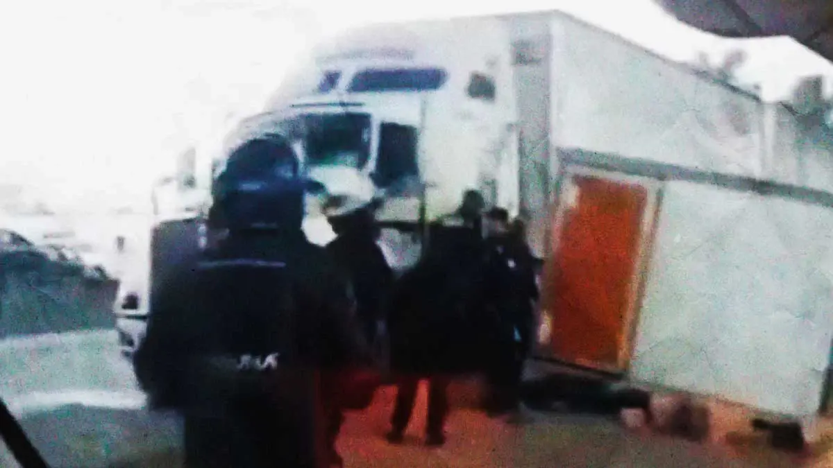 Intento de asalto a camión de carga provoca dos choques en la autopista México-Puebla