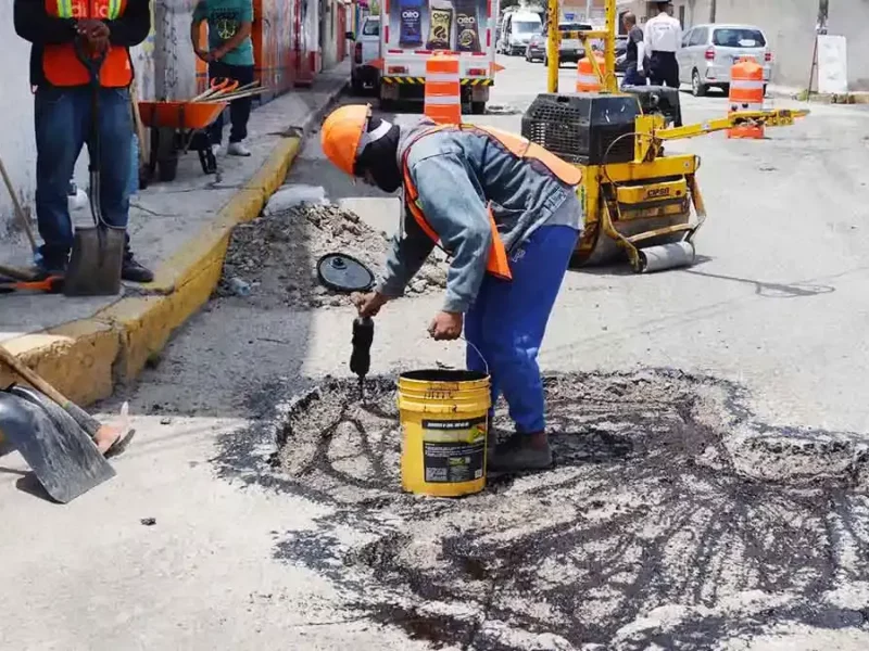 Con material donado por Pemex, Gobierno de Puebla pavimentará y bacheará calles