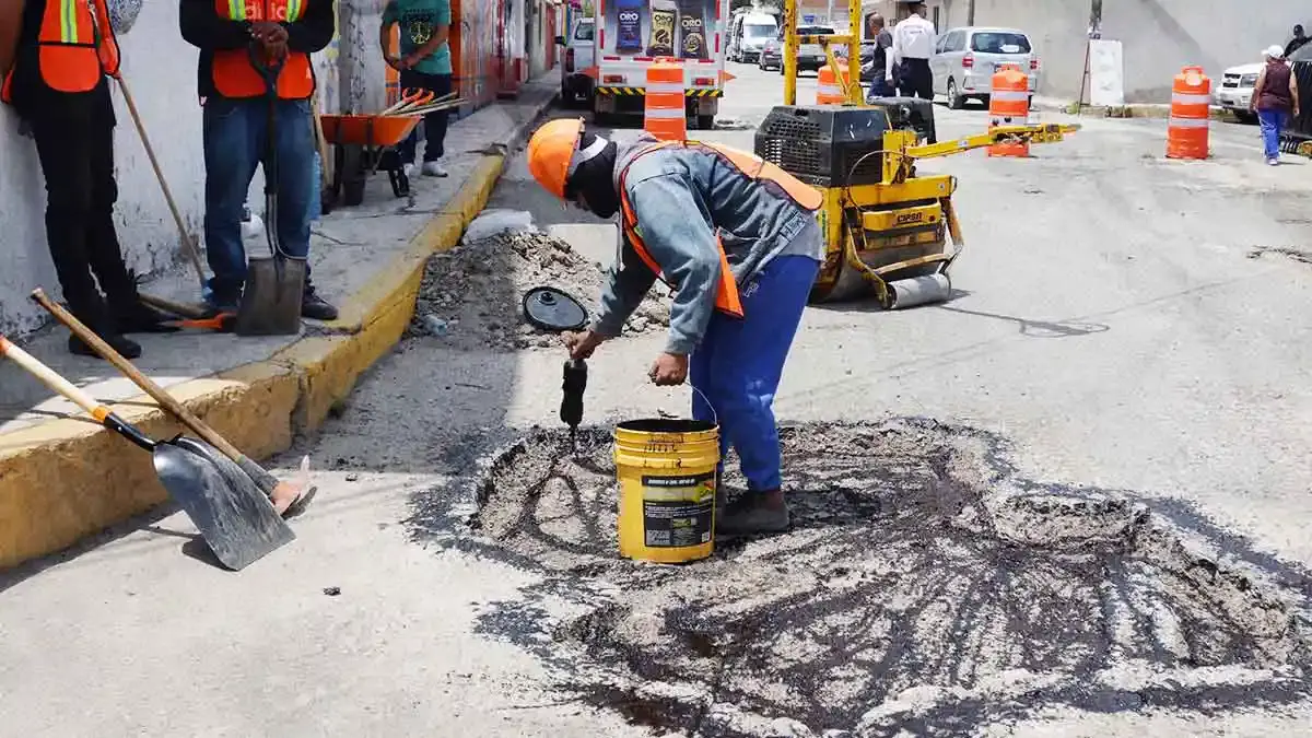 Con material donado por Pemex, Gobierno de Puebla pavimentará y bacheará calles