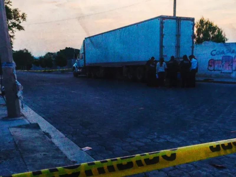 Motociclista murió tras chocar contra tráiler en Tehuacán