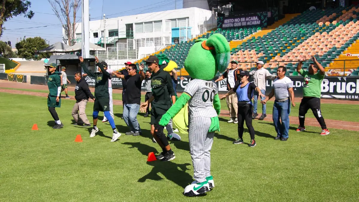 El IMDP y Pericos de Puebla realizan una clínica deportiva