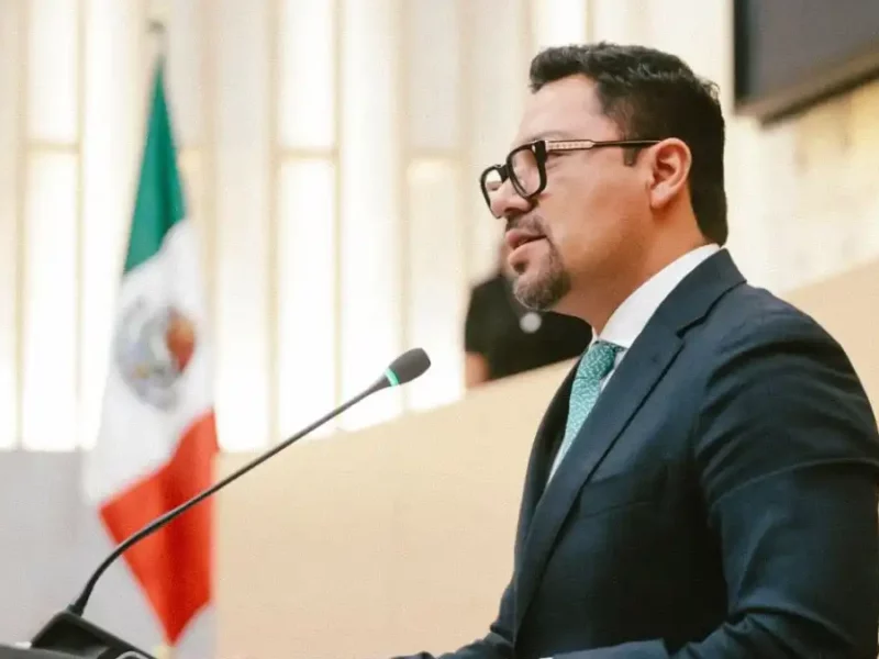 Andrés Villegas lidera histórica reforma en Puebla para regular cirugías estéticas
