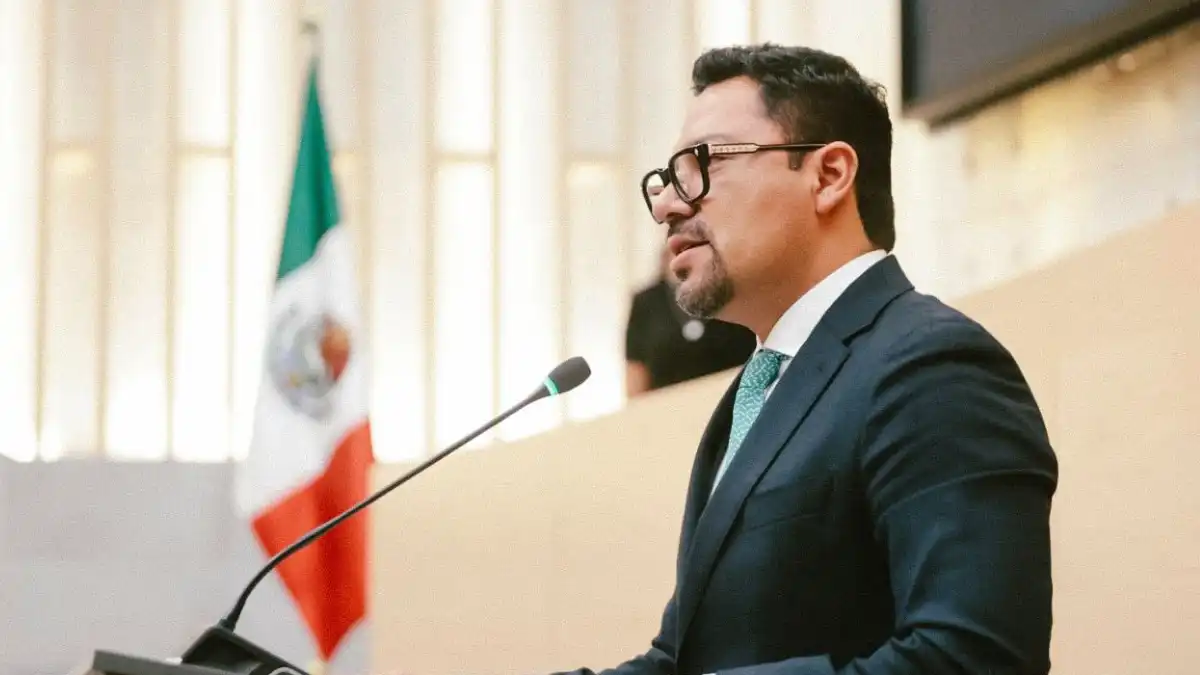Andrés Villegas lidera histórica reforma en Puebla para regular cirugías estéticas