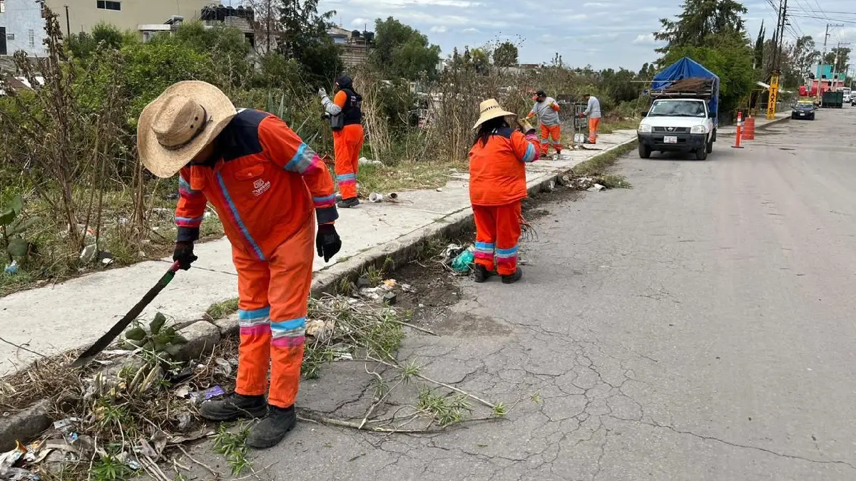 Mantiene Gobierno de la Ciudad trabajos de limpieza urbana en la capital