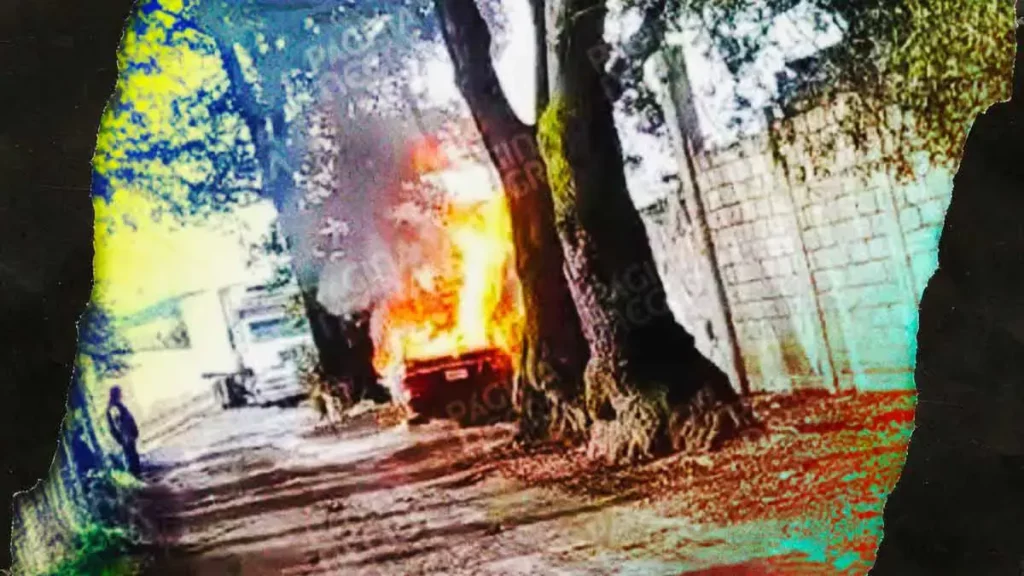 Delincuentes dejan cuerpo en auto y lo incendian en Bosques de Amalucan, Puebla