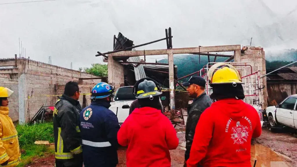 Tornado en Chignahuapan deja daños en casas, invernaderos y vehículos