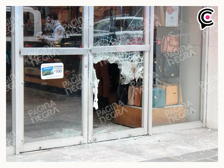 Dan segundo cristalazo en Sanborns del Centro Histórico de Puebla en menos de un mes