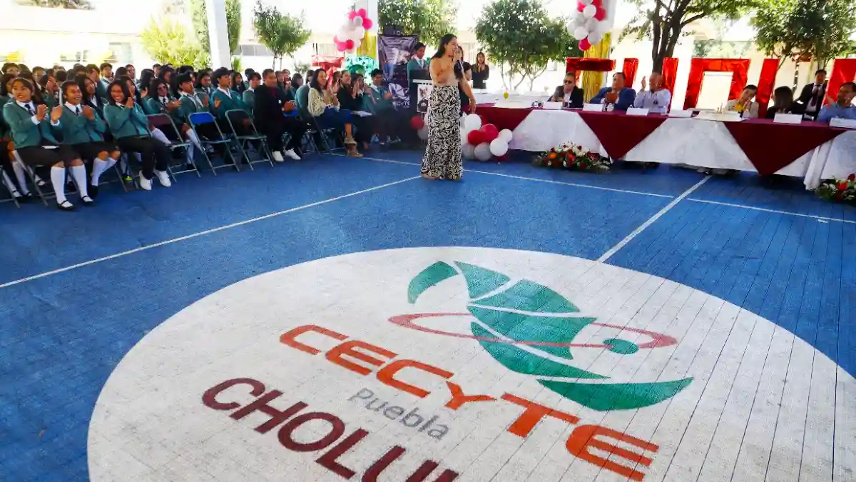 Tonantzin Fernández anuncia pavimentación de la avenida de acceso al CECyTE de Almoloya