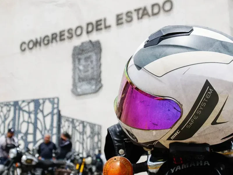 Comisiones del Congreso aprueban que motociclistas de Puebla porten placa en casco de forma obligatoria