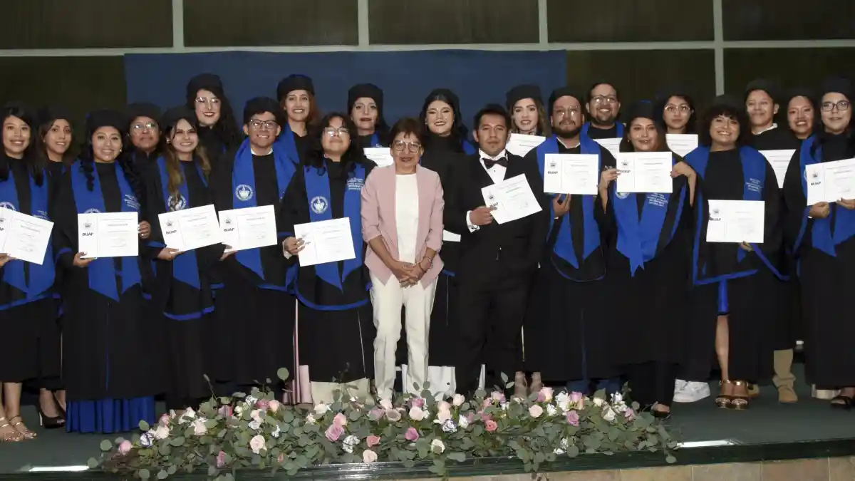 Preside Rectora Lilia Cedillo ceremonias de graduación