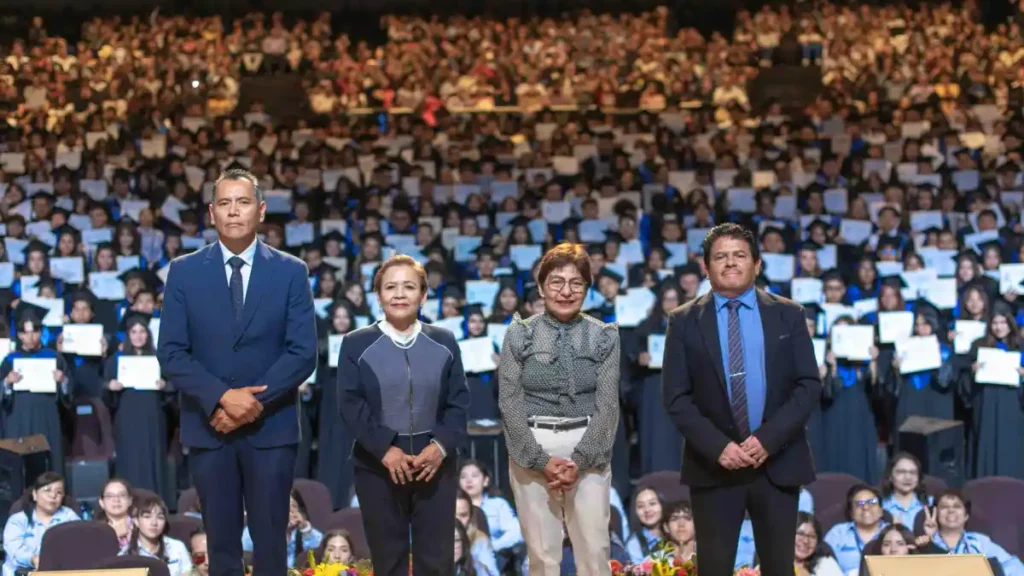 Concluyen sus estudios 745 alumnos de la Preparatoria 2 de Octubre de 1968