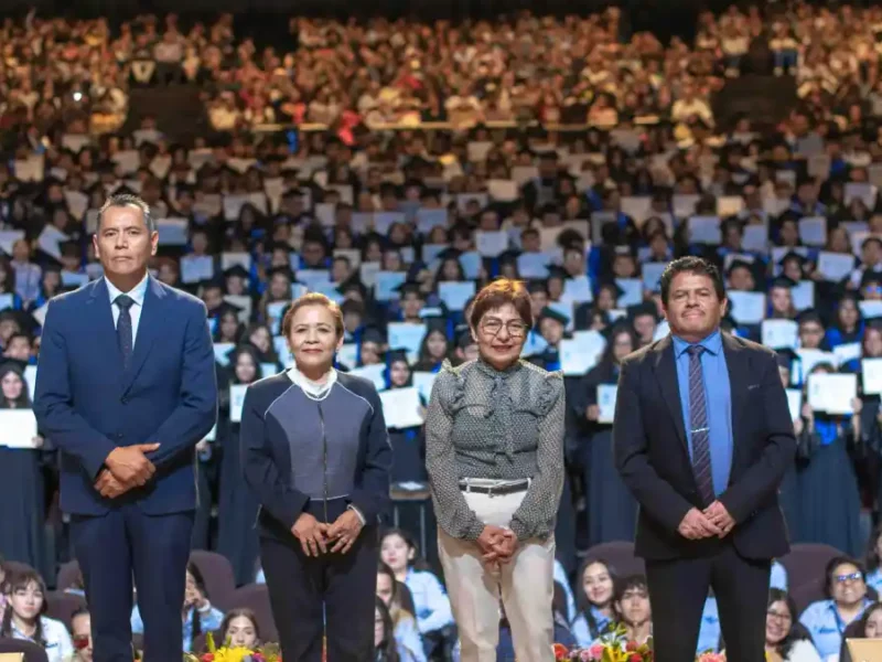 Concluyen sus estudios 745 alumnos de la Preparatoria 2 de Octubre de 1968