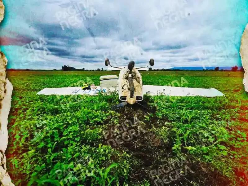 Avioneta se desploma sobre terrenos de cultivo de Huejotzingo; emergencia deja a dos personas heridas