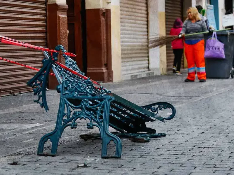 Ayuntamiento de Puebla repondrá mobiliario urbano dañado por camioneta en la Calle de los Dulces  
