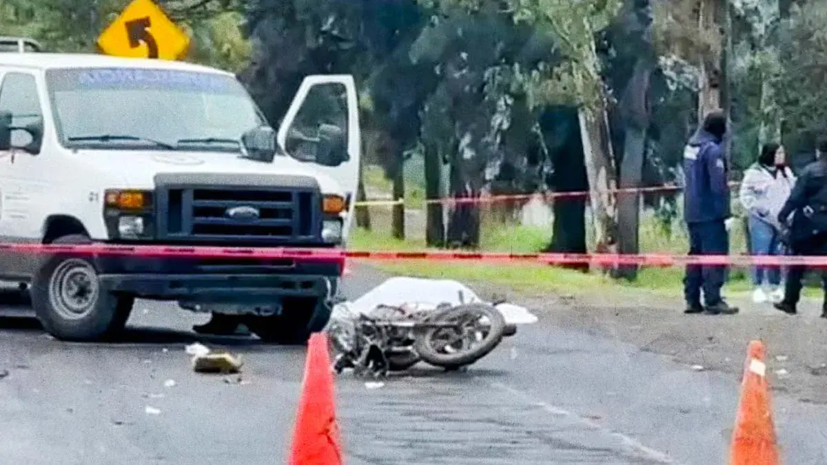 Motociclista murió tras chocar contra auto sobre la carretera federal Puebla-Atlixco; detuvieron al automovilista