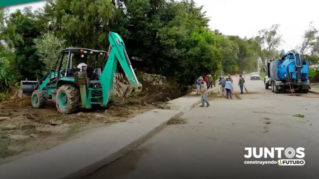 Presidente de Texmelucan Juan Manuel Alonso recorre zona afectada por inundaciones en Tlanalapan