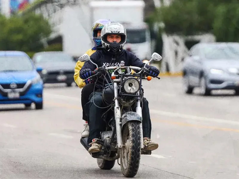 Finanzas descarta reemplacamiento de motocicletas; habrá sustitución de tarjetas de circulación en Puebla