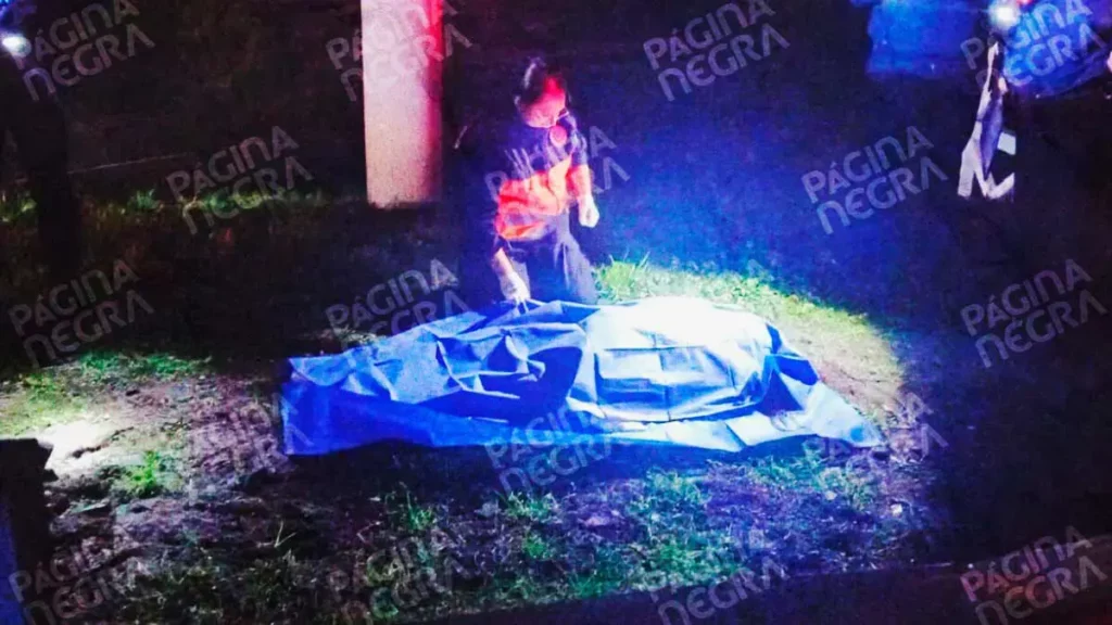 Mujer murió prensada en volcadura de un auto sobre Periférico Ecológico 