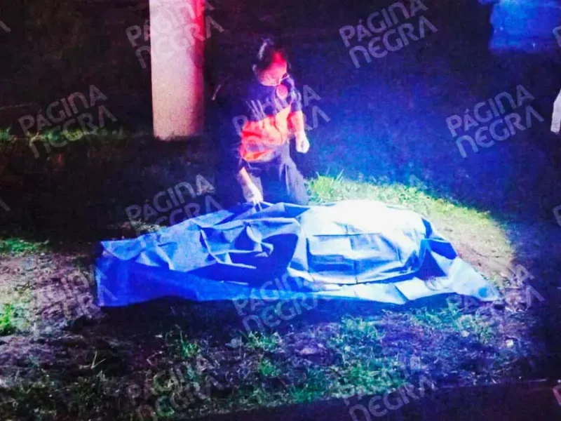 Mujer murió prensada en volcadura de un auto sobre Periférico Ecológico 