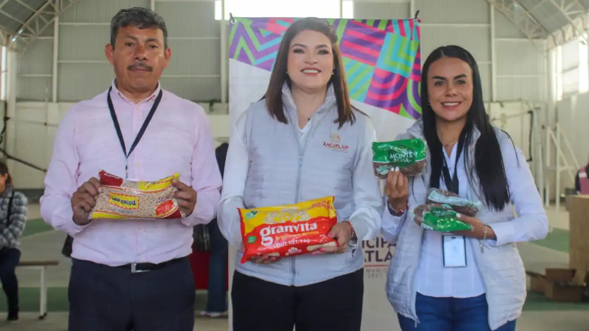 DIF Estatal y Ayuntamiento de Zacatlán entregan programas alimentarios