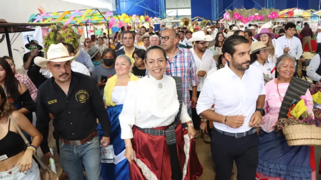 Ariadna Ayala presidenta municipal inaugura la Feria del Mezcal y del Pulque en Atlixco