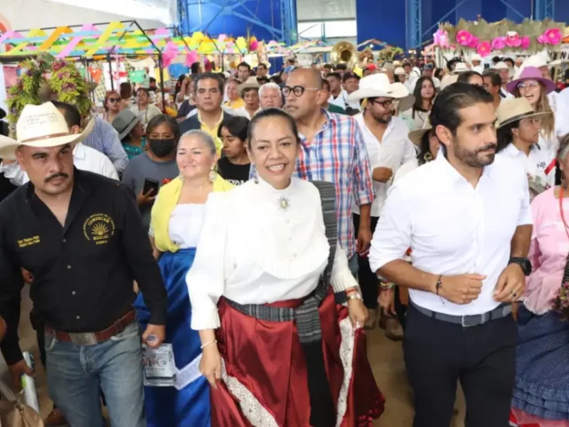 Ariadna Ayala presidenta municipal inaugura la Feria del Mezcal y del Pulque en Atlixco