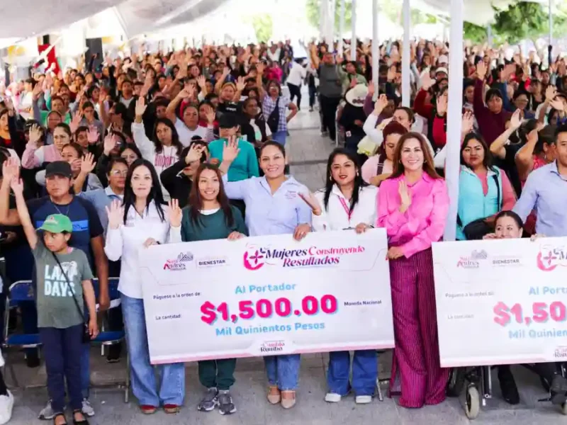 Entrega Lupita Cuautle apoyos económicos y capacitación a mujeres emprendedoras