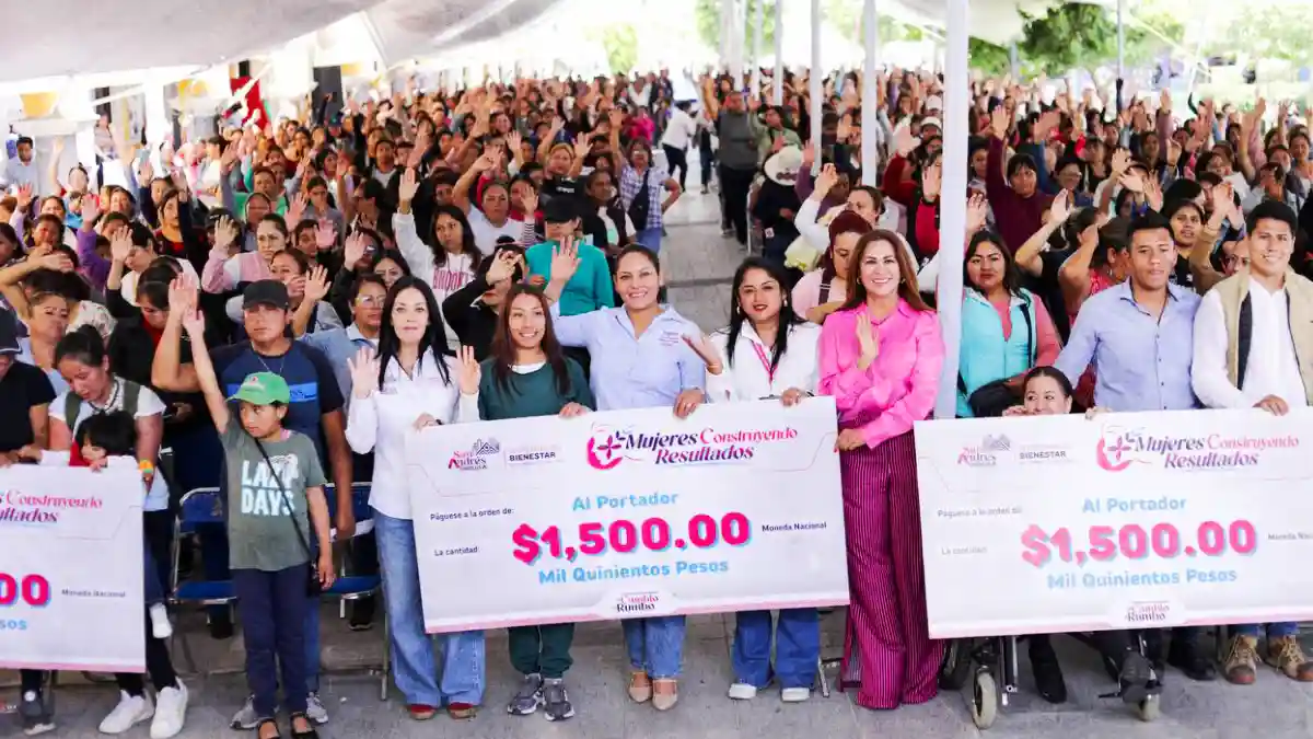 Entrega Lupita Cuautle apoyos económicos y capacitación a mujeres emprendedoras