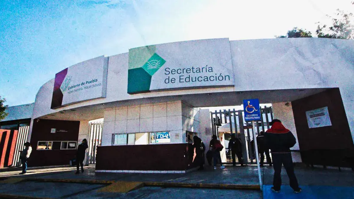 Vinculan a proceso a exfuncionario de la SEP Puebla por abuso de autoridad contra periodista