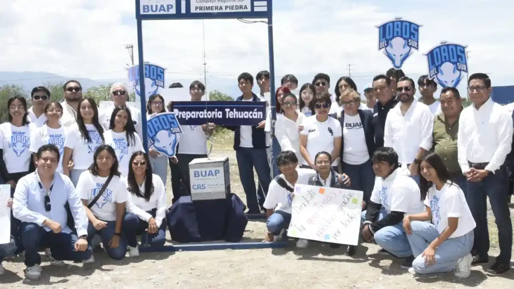 Coloca Rectora Lilia Cedillo primera piedra de edificio para preparatoria en Tehuacán