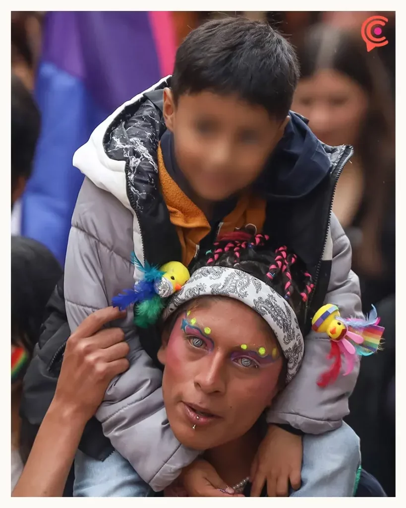 Multitudinaria marcha LGBT+ 2025 en Puebla rinde homenaje al magistrade Ociel Baena