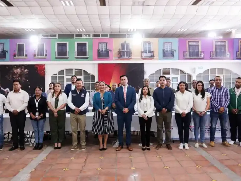 Fortalece Lupita Cuautle la atención ciudadana con capacitación en trámites