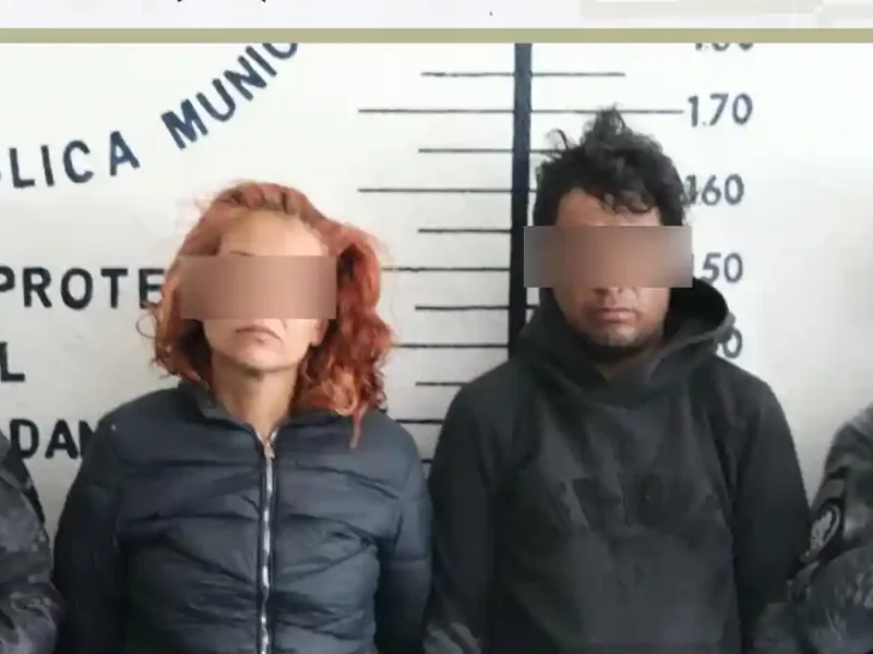 Policía de San Pedro Cholula detiene a dos probables narcomenudistas en Santiago Mixquitla