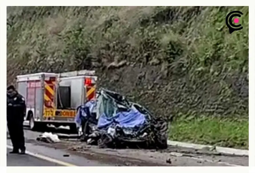 Mueren cinco personas tras choque frontal en carretera de Atlixco
