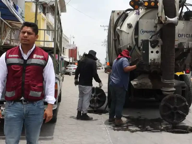 Omar Muñoz supervisa labores de desazolve previas al inicio de la Feria de Cuautlancingo