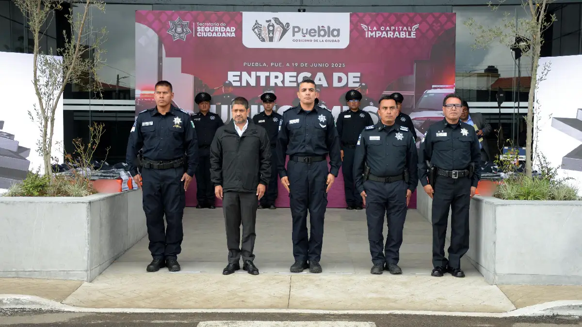 Entrega SSC uniformes a elementos operativos de la Policía de la Ciudad
